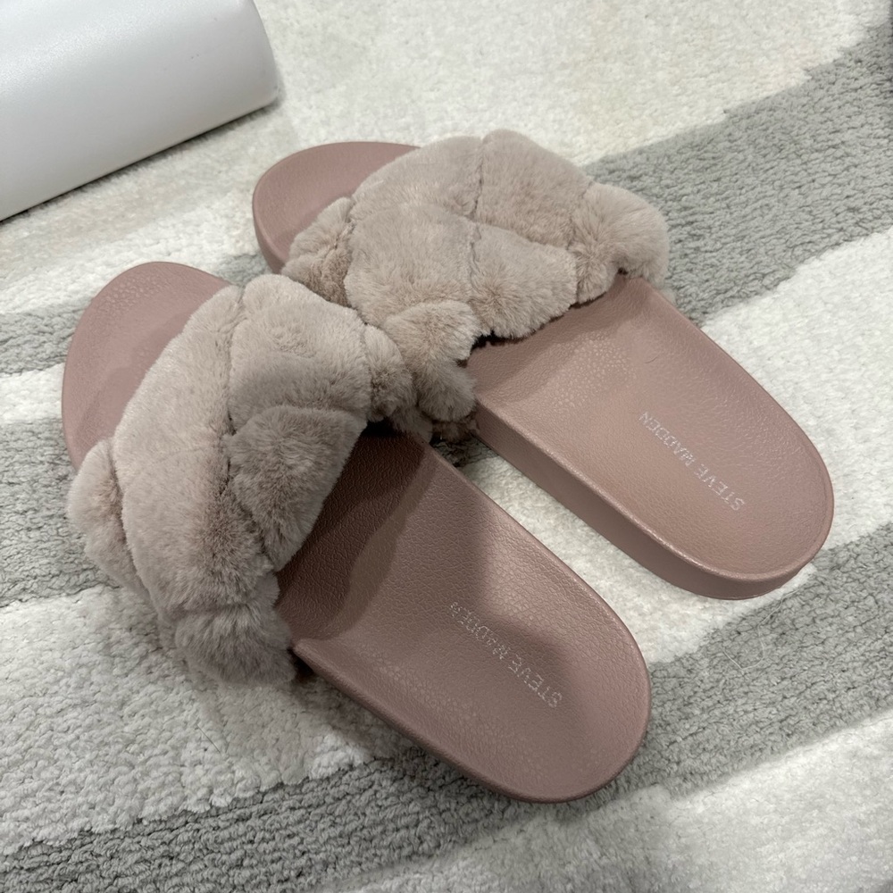 Steve Madden Women's Cozy Fur Slippers - Blush